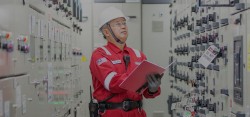Sapura's worker at work